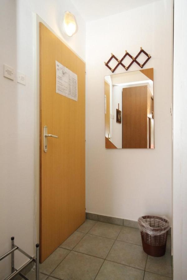 Double Room Mali Losinj 7953B Ngoại thất bức ảnh